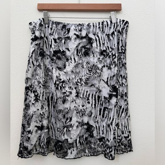 Italian Y2K lace skirt - Picture 4 of 6